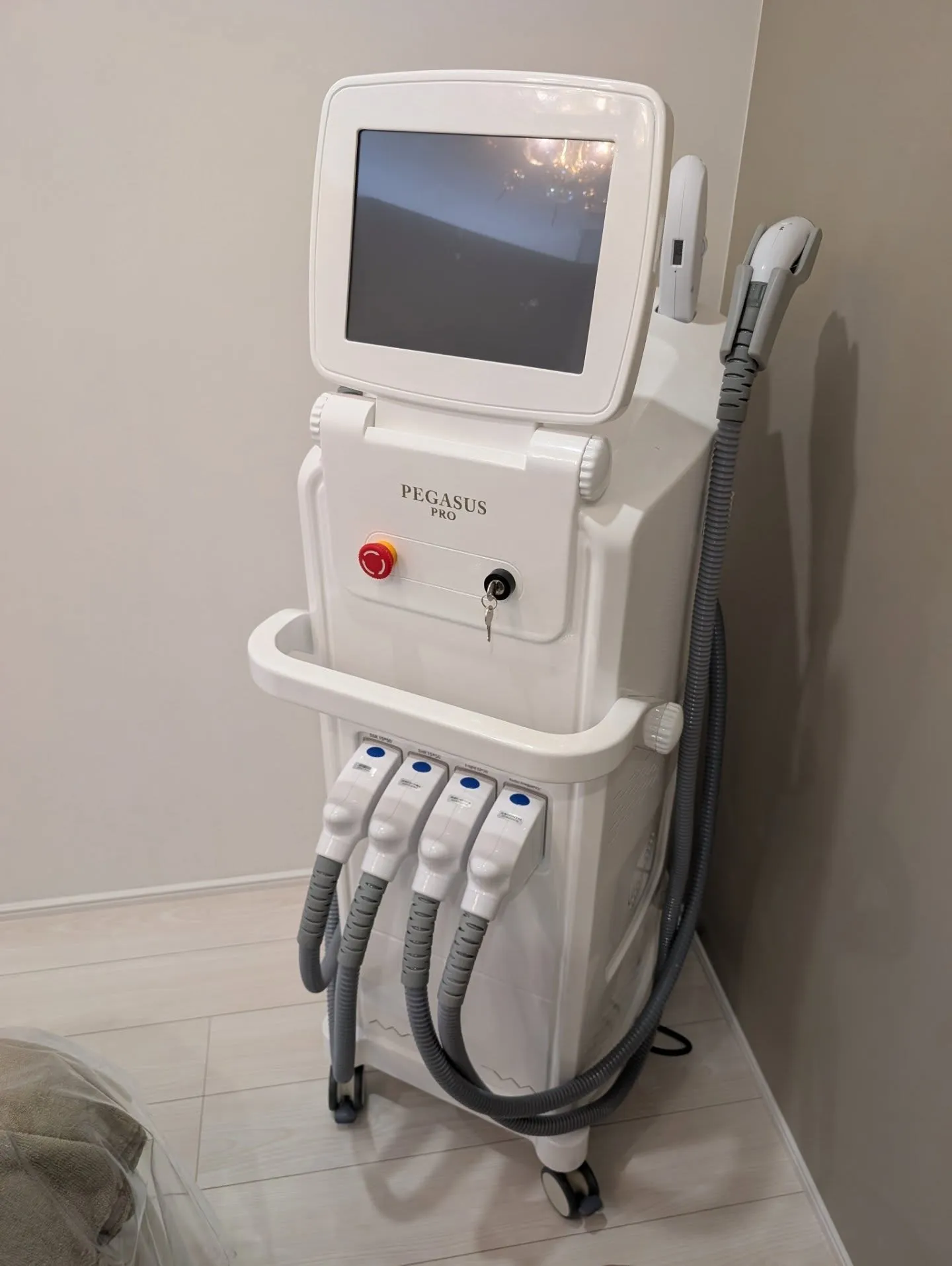 ５月１日にお隣で美容サロン[LISELリゼル]がオープン🎉